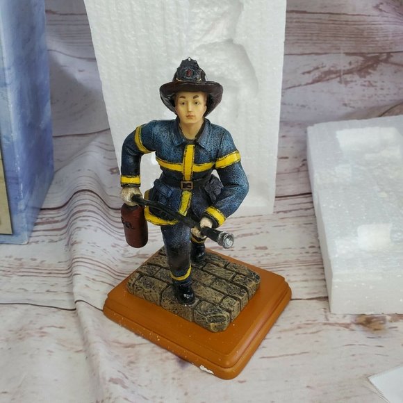 7.5" American Great Heroes Fire Extinguisher Carrying Fireman FG7212 Home Décor - Picture 11 of 12